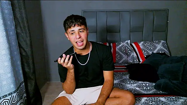 Snapshot of beautiful_james chatting on January 2025 03:11:02 AM beautiful james online show from January 2025 03:11:02 AM