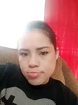 Snapshot of shortygirl29 chatting on December 2024 07:01:01 PM shortygirl29 online show from December 2024 07:01:01 PM