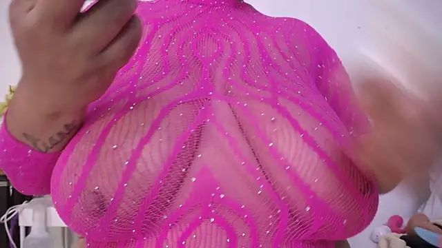 Nicol Love0 online show from February 2026 12:38:01 PM