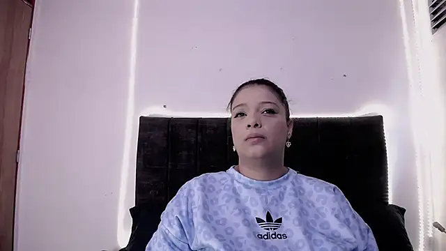 Snapshot of Nicol_Love0 chatting on May 2026 01:18:02 PM Nicol Love0 online show from May 2026 01:18:02 PM