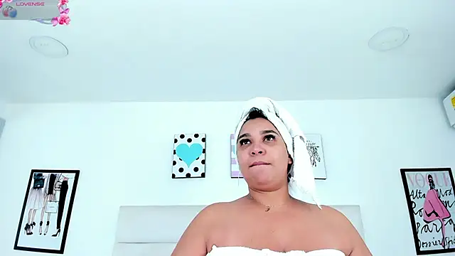 Snapshot of JoslinEvans chatting on November 2025 12:04:01 PM JoslinEvans online show from November 2025 12:04:01 PM