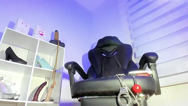 charlotte joliedart online show from April 2026 04:02:02 AM