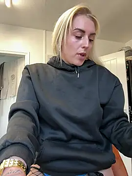 Snapshot of Barbie_26 chatting on March 2025 09:56:01 AM Barbie 26 online show from March 2025 09:56:01 AM