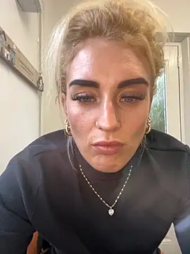 Snapshot of Barbie_26 chatting on December 2025 01:09:02 PM Barbie 26 online show from December 2025 01:09:02 PM