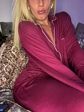 Snapshot of Barbie_26 chatting on December 2025 10:15:02 PM Barbie 26 online show from December 2025 10:15:02 PM