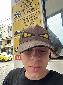 Snapshot of Daddyrich_632 chatting on November 2025 04:31:02 PM Daddyrich 632 online show from November 2025 04:31:02 PM