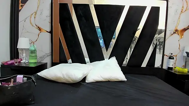 KarinaSimonz online show from February 2026 07:17:02 PM