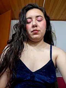 Emi chik online show from April 2026 11:21:01 AM