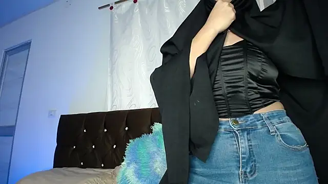 Snapshot of Sweet_hot_mia chatting on February 2026 01:43:01 PM Sweet hot mia online show from February 2026 01:43:01 PM