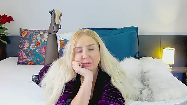 Snapshot of MariaRichi_ chatting on March 2025 12:13:01 PM MariaRichi online show from March 2025 12:13:01 PM