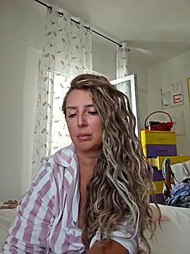 Snapshot of MariaRichi_ chatting on October 2025 07:58:02 AM MariaRichi online show from October 2025 07:58:02 AM