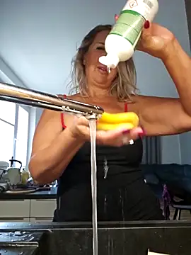 Snapshot of MariaRichi_ chatting on October 2025 07:40:02 AM MariaRichi online show from October 2025 07:40:02 AM