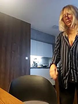 Snapshot of MariaRichi_ chatting on November 2025 07:33:02 AM MariaRichi online show from November 2025 07:33:02 AM