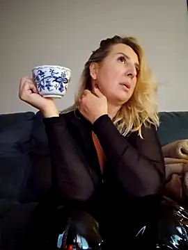 Snapshot of MariaRichi_ chatting on December 2025 08:00:02 AM MariaRichi online show from December 2025 08:00:02 AM