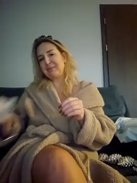 Snapshot of MariaRichi_ chatting on December 2025 07:39:01 AM MariaRichi online show from December 2025 07:39:01 AM