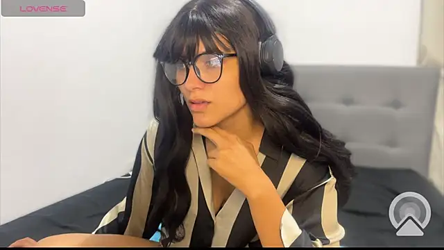 Snapshot of LanaQuen chatting on December 2024 11:39:02 PM LanaQuen online show from December 2024 11:39:02 PM