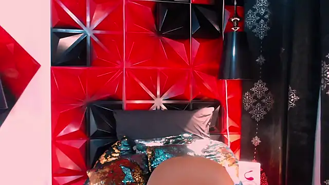 Snapshot of Emili_Roux chatting on February 2025 12:54:02 PM Emili Roux online show from February 2025 12:54:02 PM