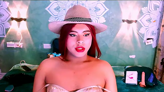 Snapshot of Emili_Roux chatting on March 2025 09:45:01 PM Emili Roux online show from March 2025 09:45:01 PM