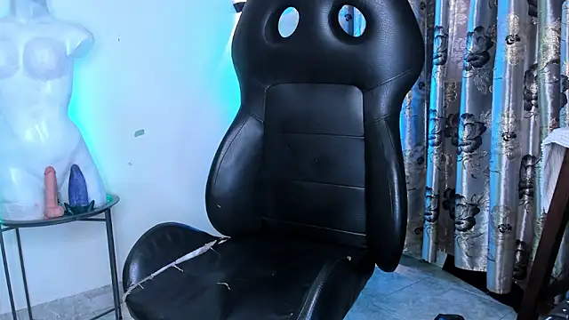 Emili Roux online show from February 2026 10:10:02 PM