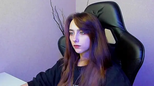 Snapshot of SilverDream chatting on December 2024 12:44:02 AM SilverDream online show from December 2024 12:44:02 AM