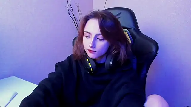 Snapshot of SilverDream chatting on January 2025 12:19:02 AM SilverDream online show from January 2025 12:19:02 AM