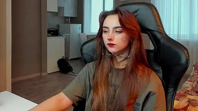 Snapshot of SilverDream chatting on February 2025 04:57:02 AM SilverDream online show from February 2025 04:57:02 AM