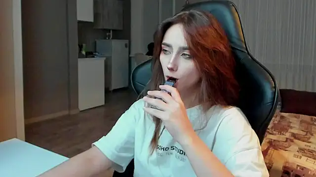 Snapshot of SilverDream chatting on February 2025 01:41:02 AM SilverDream online show from February 2025 01:41:02 AM