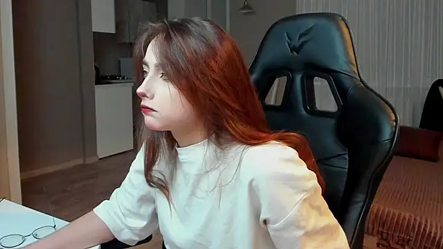 Snapshot of SilverDream chatting on February 2025 09:17:01 PM SilverDream online show from February 2025 09:17:01 PM