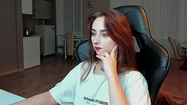 Snapshot of SilverDream chatting on February 2025 01:52:02 AM SilverDream online show from February 2025 01:52:02 AM