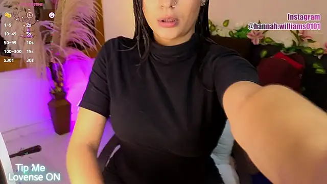 Snapshot of Hannah_williams1 chatting on November 2025 12:21:02 AM Hannah williams1 online show from November 2025 12:21:02 AM