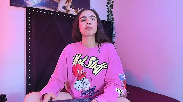 dafne queenn online show from November 2025 12:45:02 PM