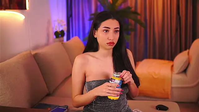 Snapshot of GinaValentinna chatting on February 2025 07:14:02 PM GinaValentinna online show from February 2025 07:14:02 PM