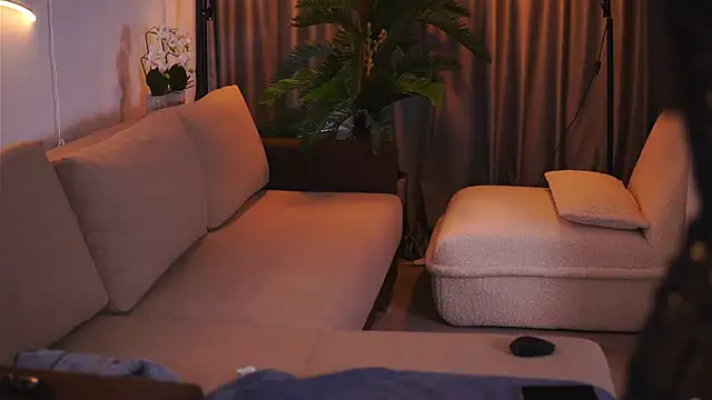 Snapshot of GinaValentinna chatting on February 2025 10:37:01 PM GinaValentinna online show from February 2025 10:37:01 PM