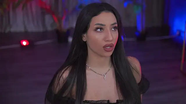 Snapshot of GinaValentinna chatting on September 2025 07:25:01 PM GinaValentinna online show from September 2025 07:25:01 PM