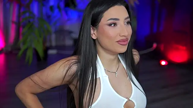 Snapshot of GinaValentinna chatting on October 2025 06:41:01 PM GinaValentinna online show from October 2025 06:41:01 PM