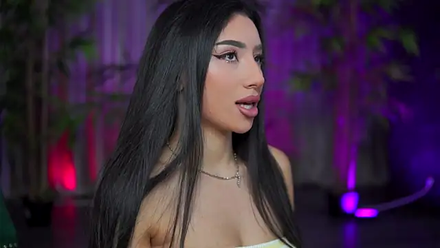 Snapshot of GinaValentinna chatting on October 2025 07:03:01 PM GinaValentinna online show from October 2025 07:03:01 PM