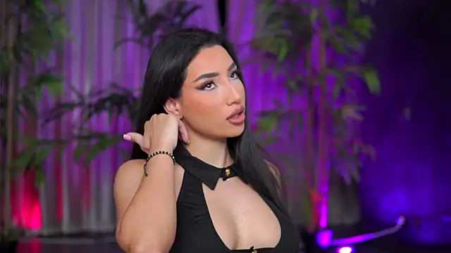 Snapshot of GinaValentinna chatting on October 2025 06:50:02 PM GinaValentinna online show from October 2025 06:50:02 PM