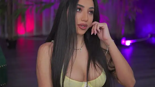 Snapshot of GinaValentinna chatting on October 2025 07:08:01 PM GinaValentinna online show from October 2025 07:08:01 PM