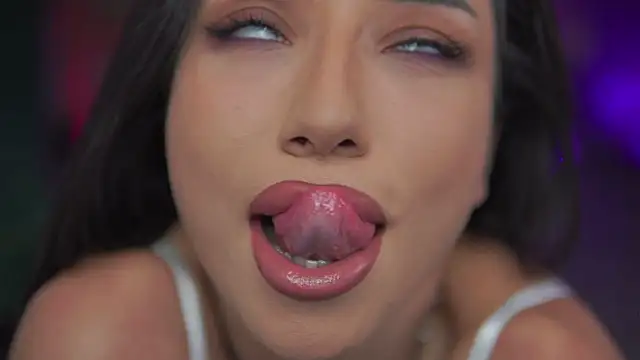 Snapshot of GinaValentinna chatting on November 2025 08:00:01 PM GinaValentinna online show from November 2025 08:00:01 PM