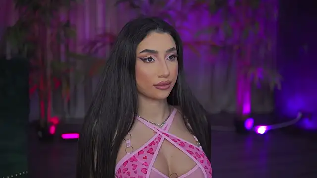 Snapshot of GinaValentinna chatting on November 2025 08:00:01 PM GinaValentinna online show from November 2025 08:00:01 PM