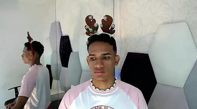 AbrahanBratz online show from December 2024 02:49:02 PM