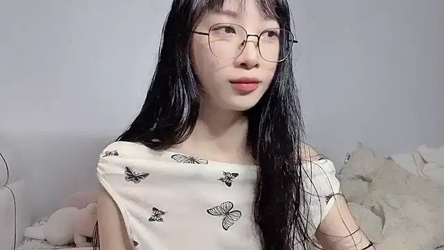 Snapshot of Lili-2 chatting on July 2026 05:30:02 PM Lili-2 online show from July 2026 05:30:02 PM