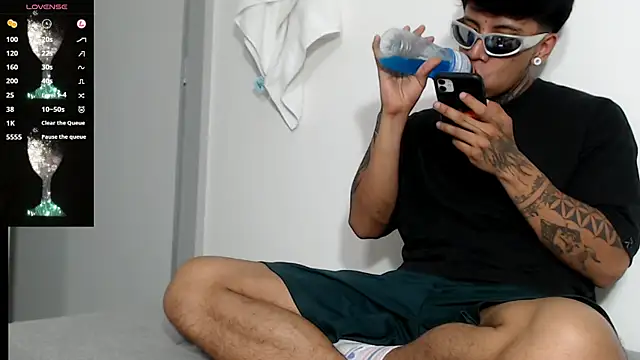 Nickhot0609 online show from February 2025 05:48:02 PM