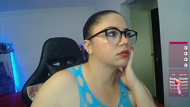 Snapshot of Madame_Shein_ chatting on December 2024 10:19:01 PM Madame Shein online show from December 2024 10:19:01 PM