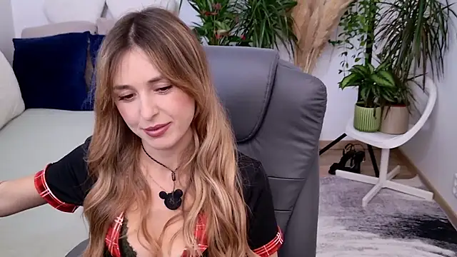 Sophie Enzo online show from September 2025 09:05:01 PM