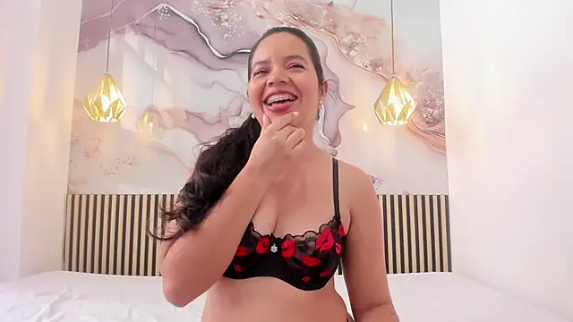 Snapshot of EvelynSweet1 chatting on November 2025 07:14:02 PM EvelynSweet1 online show from November 2025 07:14:02 PM