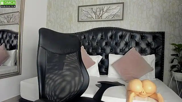 Snapshot of MattDevon chatting on January 2025 06:41:02 PM MattDevon online show from January 2025 06:41:02 PM