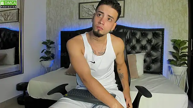 Snapshot of MattDevon chatting on March 2025 05:18:02 PM MattDevon online show from March 2025 05:18:02 PM