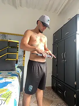 Snapshot of MattDevon chatting on September 2025 06:20:01 PM MattDevon online show from September 2025 06:20:01 PM