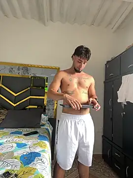 Snapshot of MattDevon chatting on September 2025 08:44:01 PM MattDevon online show from September 2025 08:44:01 PM